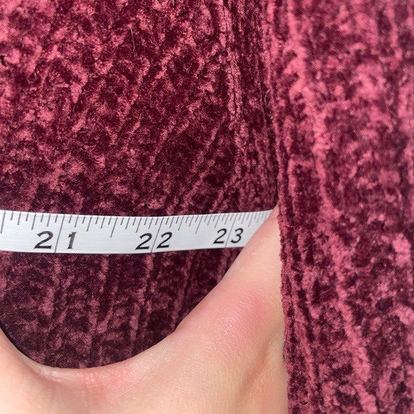 $1 when bundled ⚡️ NWT Velvet Plum V-Neck Sweater - Picture 11 of 14